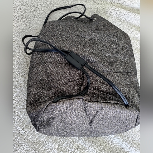 🌸10 For 100🌸 Victoria Secret grey sparkly Bucket Bag - Picture 2 of 3